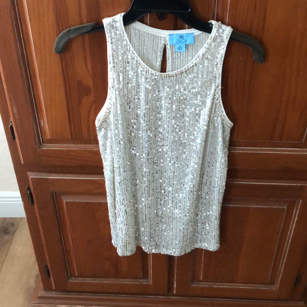 Lovely sparkly holiday Tap with sequins in a creamy ivory, size medium.